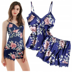 Piżama satynowa w kwiaty - różowa