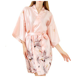 Szlafrok damski satynowy w żurawie