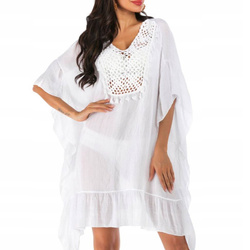 Pareo z ażurowym zdobieniem