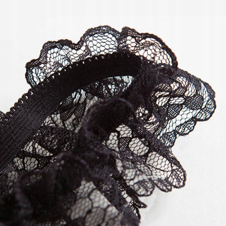 Koronkowe stringi z perełkami