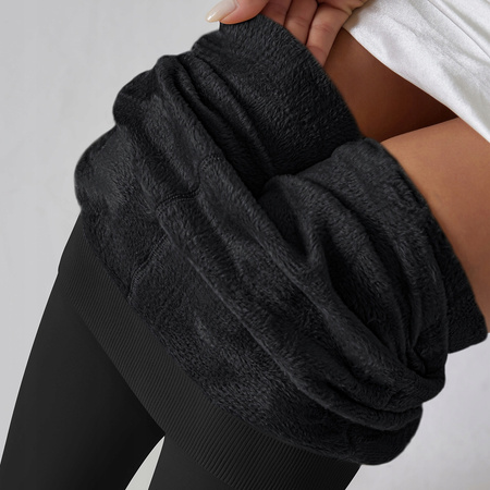 Czarne legginsy ocieplane z futerkiem