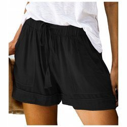 Czarne krótkie spodenki z kieszeniami